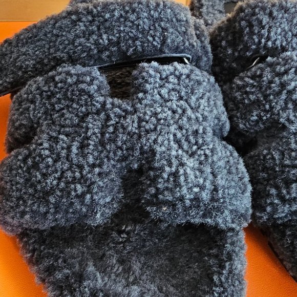 Hermes Chypre Sandal in Gray Shearling - Picture 5 of 5